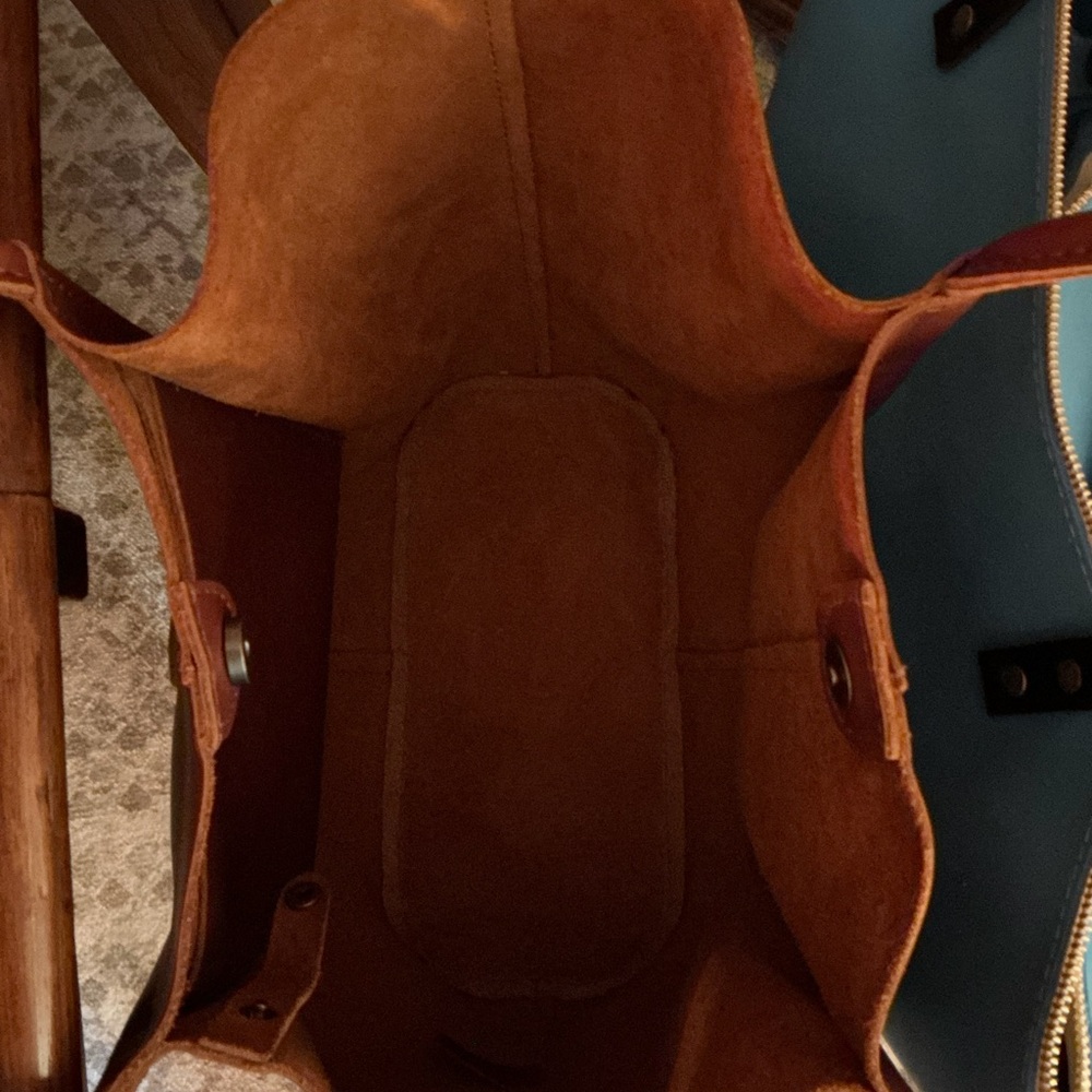 Portland Leather Honey Oversized Devan Tote - Picture 2 of 4